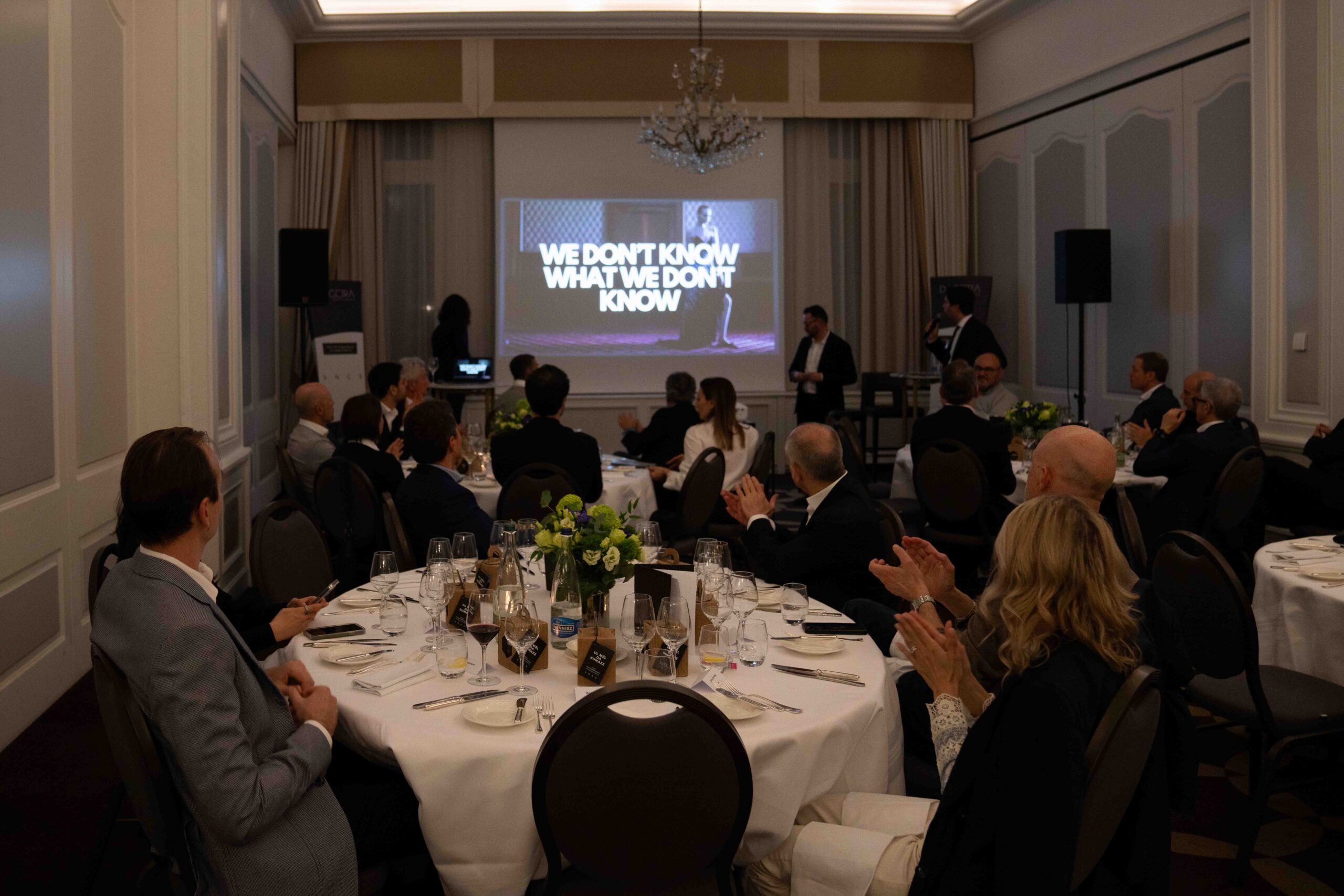 Image of runners ascending a hill during a Dagorà Experiences and Liesure event