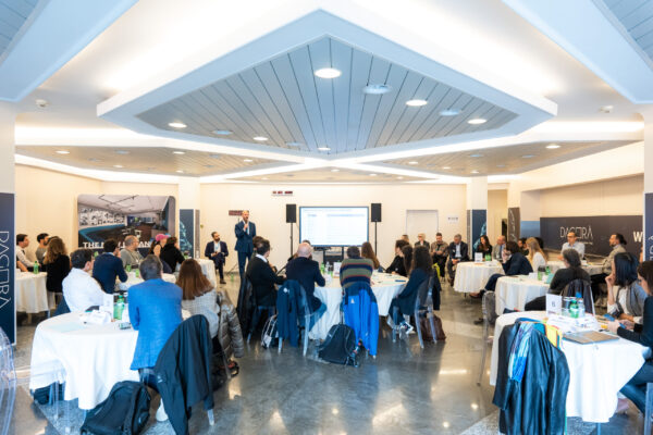 Image of runners ascending a hill during a Dagorà Experiences and Liesure event