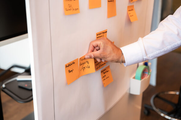 Image of runners ascending a hill during a Dagorà Experiences and Liesure event