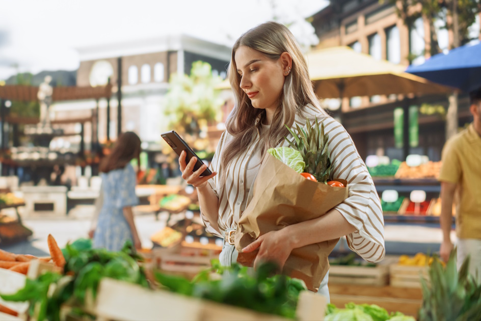 Contrasting Consumer Habits: E-Commerce in the Food Industry in Italy and Switzerland